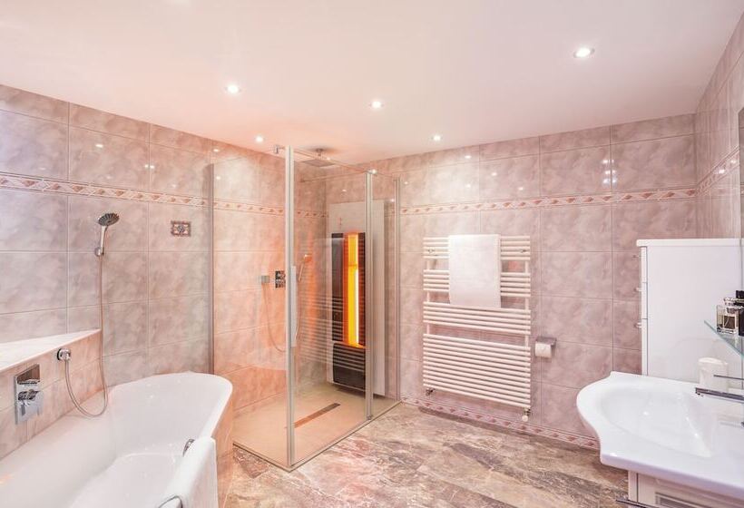 پانسیون Aliona Apart