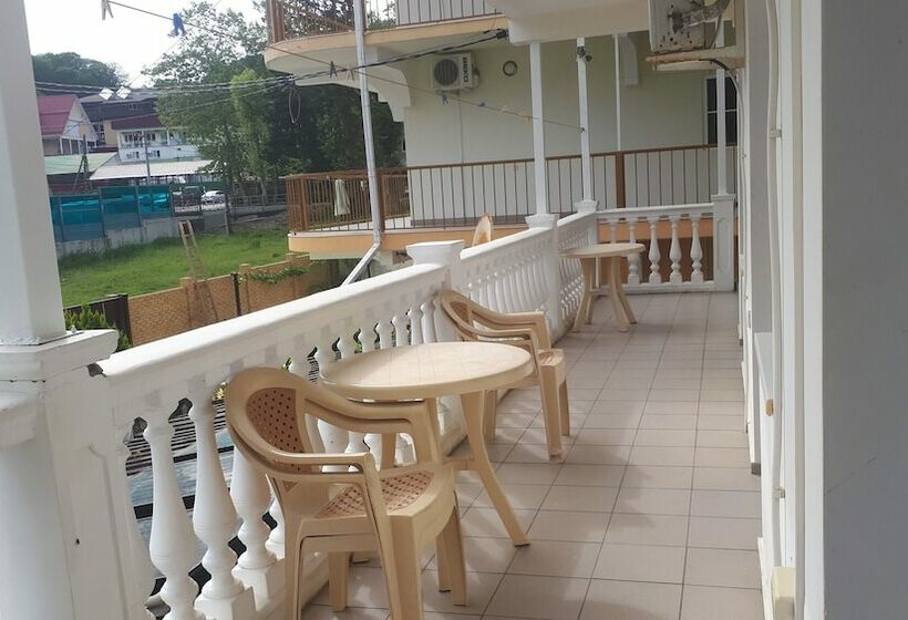 پانسیون Agava Guest House