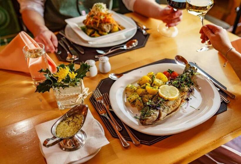 Almfrieden Hotel & Romantikchalet