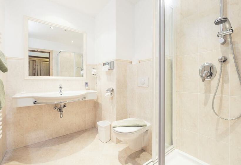 تختخواب و صبحانه Andre Arnold   Boutique Pension