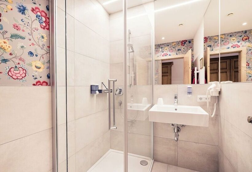 تختخواب و صبحانه Andre Arnold   Boutique Pension