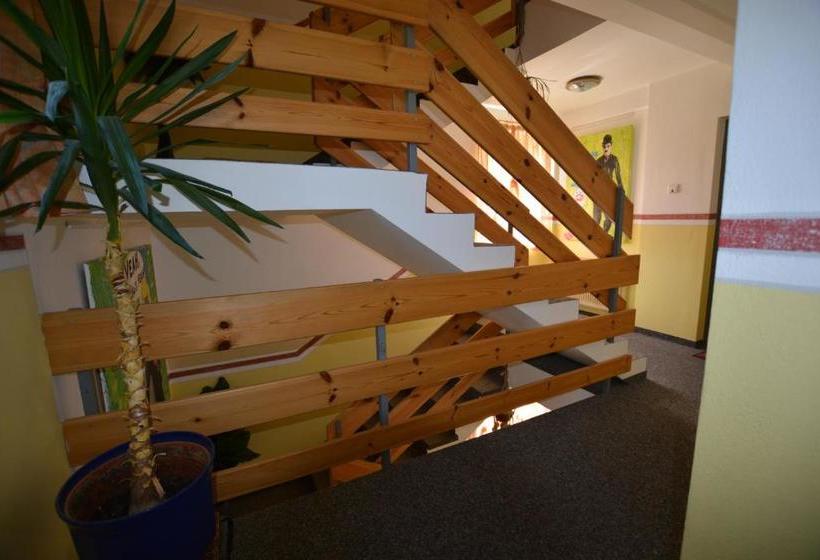 تختخواب و صبحانه Pension Haus Claudia