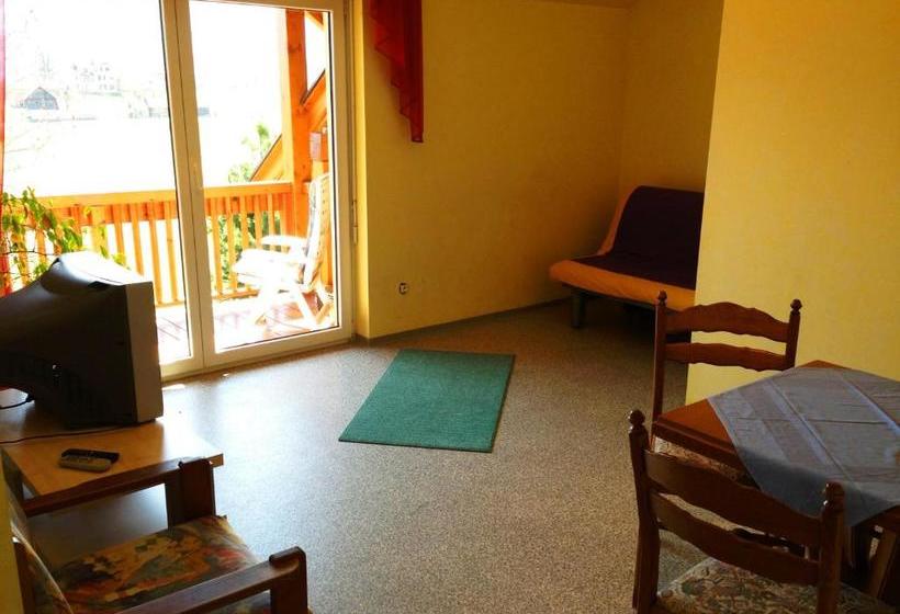 تختخواب و صبحانه Pension Haus Claudia