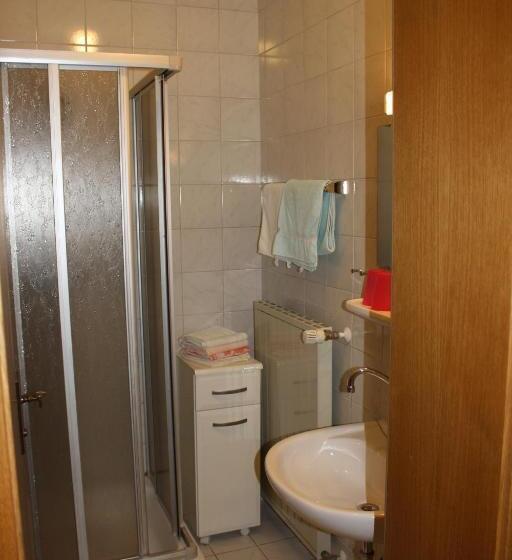 צימר Haus Rosenauer Zimmer & Ferienwohnungen