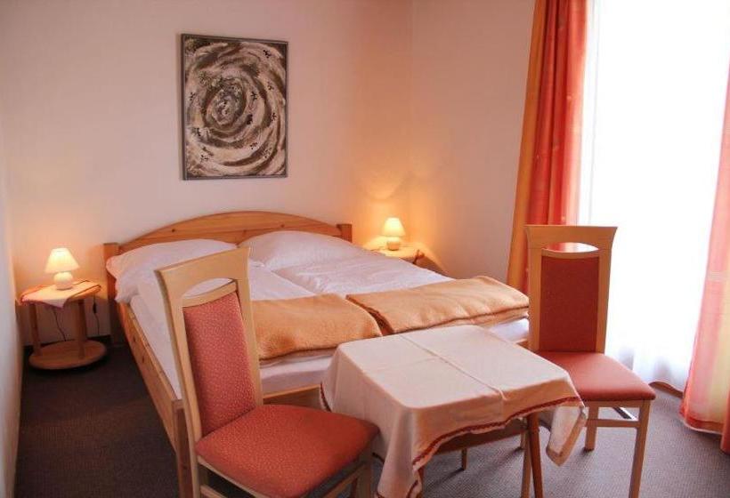 تختخواب و صبحانه Pension Duregger