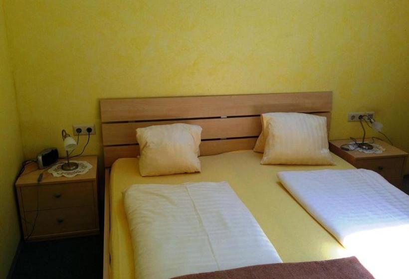 تختخواب و صبحانه Pension Haus Claudia