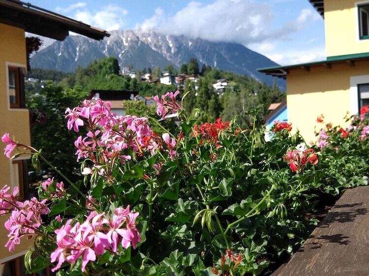 مبيت وإفطار Pension Weirather