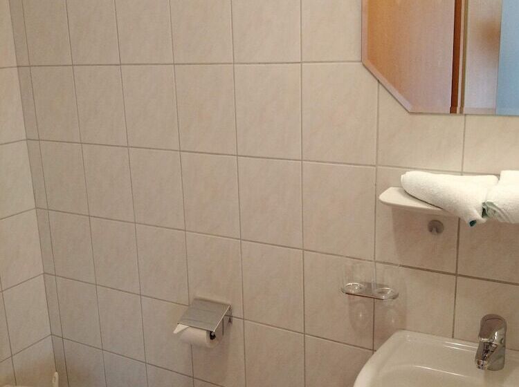 مبيت وإفطار Pension Weirather