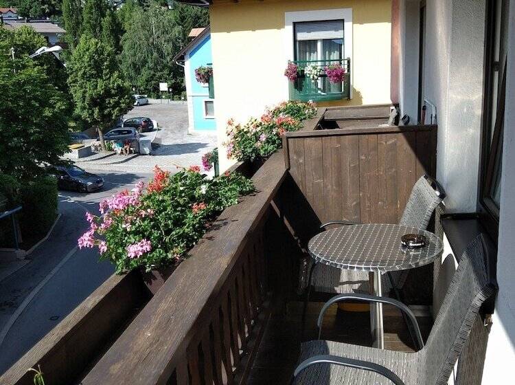 مبيت وإفطار Pension Weirather