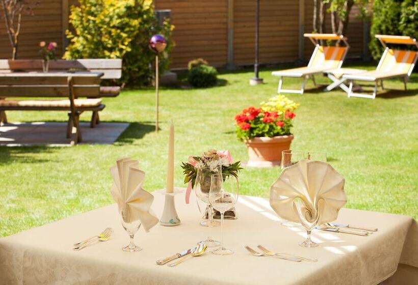 Отель Henri Country House Seefeld