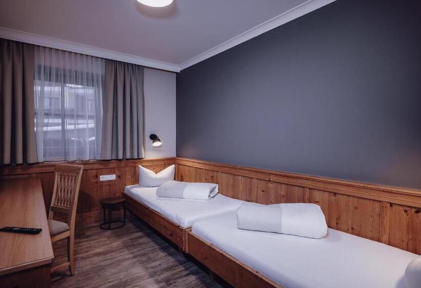 酒店 Familienresort Ellmauhof   Das Echte All Inclusive