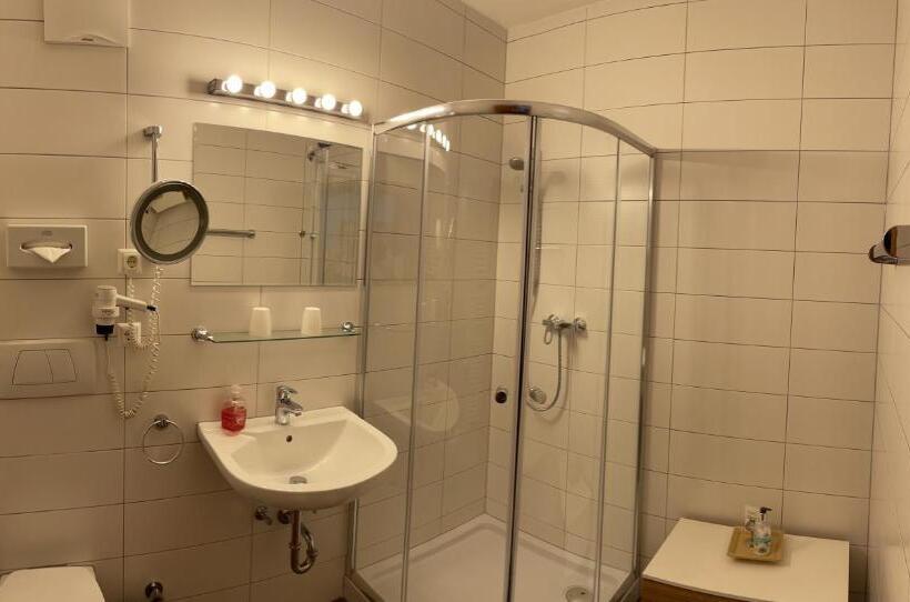 فندق Seehaus Kärnten Inn Mit Direktem Seezugang Und E Ladestation