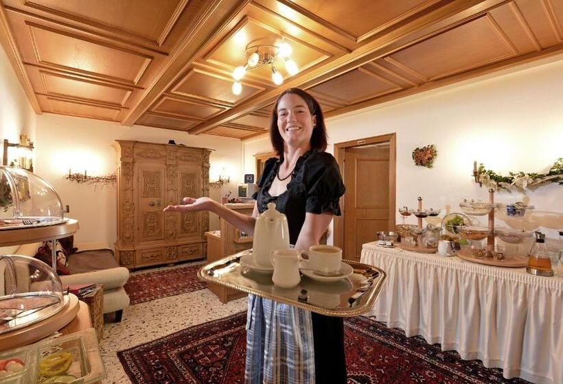 هتل Garni Jennewein