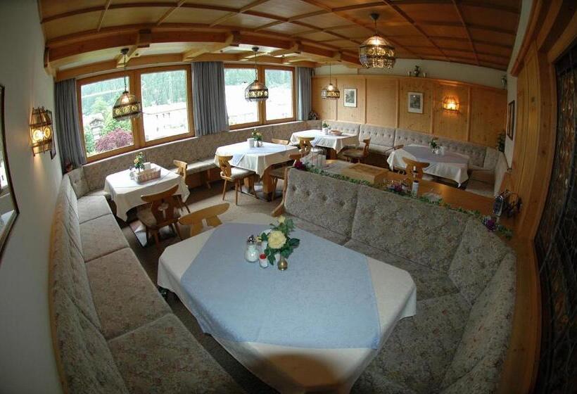 هتل Garni Jennewein