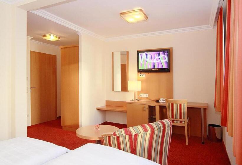 Отель Goldener Adler