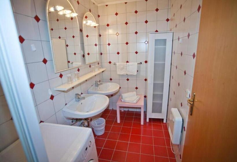 هتل Seevilla Wochinz