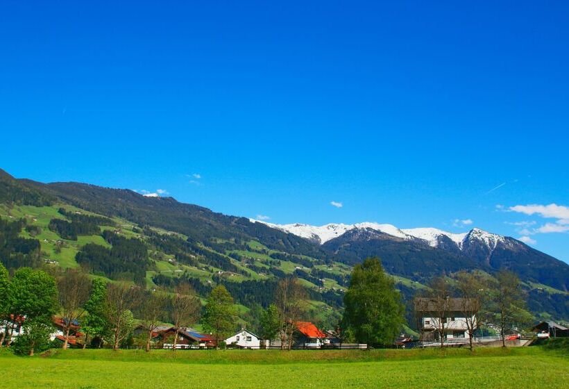 בית מלון כפרי Zum Senner Suites Zillertal