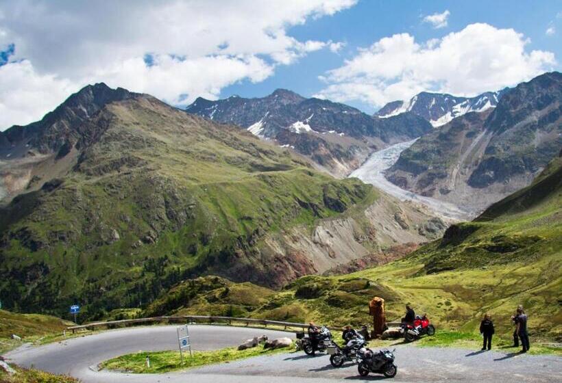 Отель Weisseespitze