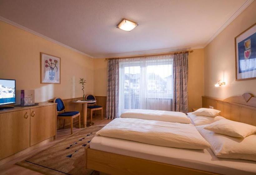 بنسيون Edelweiss Lounge Restaurant Hotel Pizza Cafe Billard Gasthof