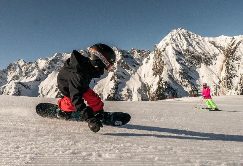 펜션 Edelweiss Lounge Restaurant Hotel Pizza Cafe Billard Gasthof