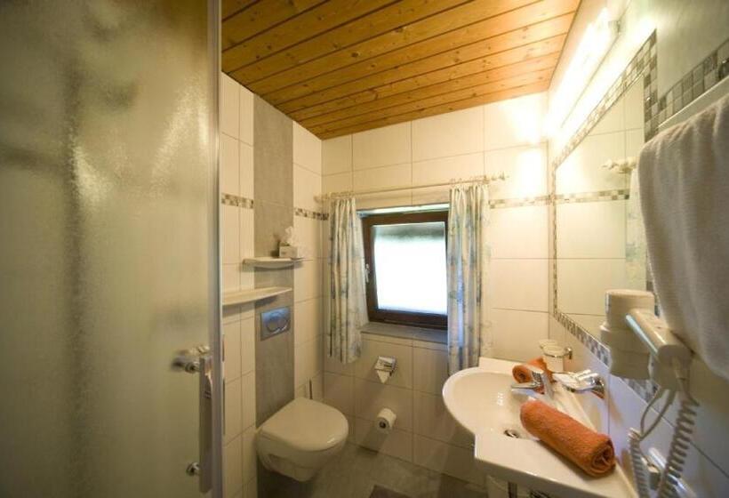 بنسيون Gästehaus Bergland