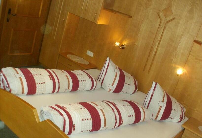 بنسيون Gästehaus Bergland