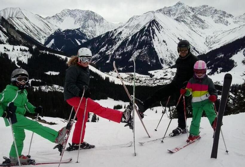 بنسيون Gästehaus Bergland