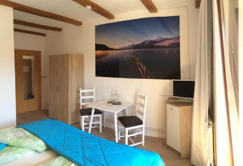 פנסיון Karawanken Lodge