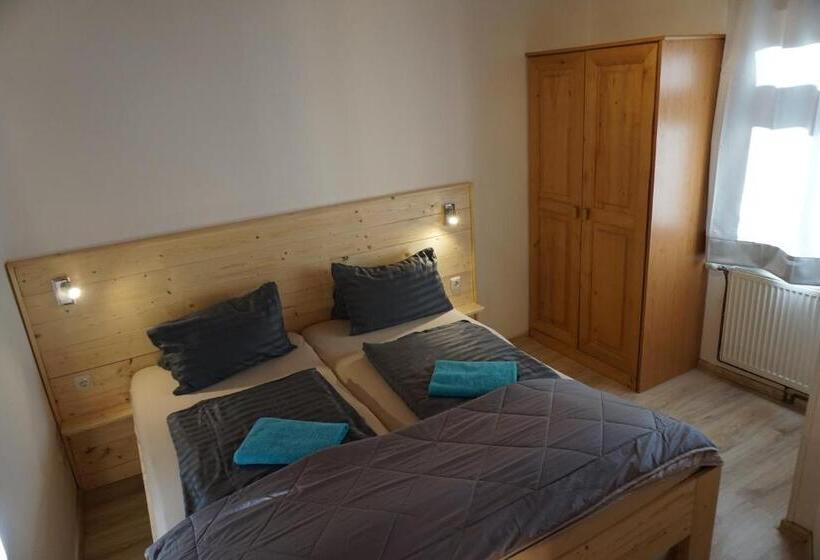 פנסיון Karawanken Lodge