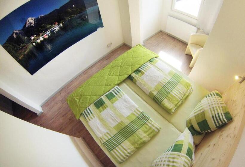 פנסיון Karawanken Lodge