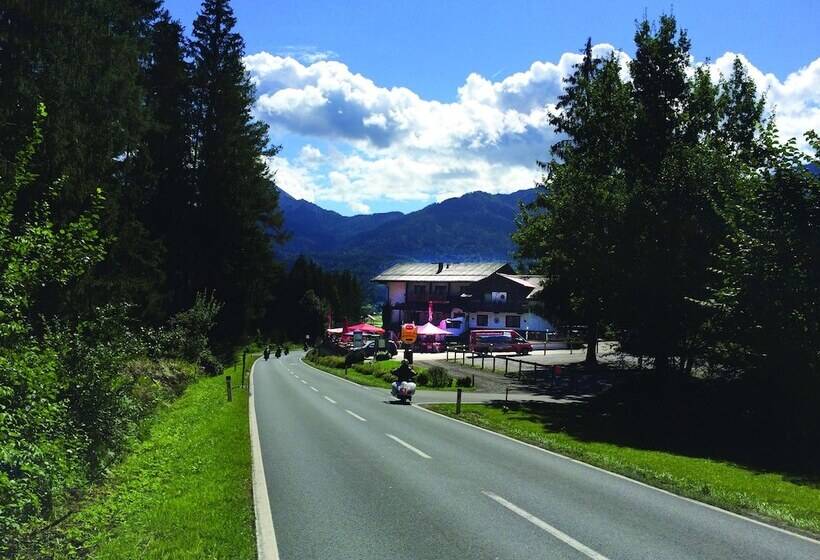 פנסיון Karawanken Lodge