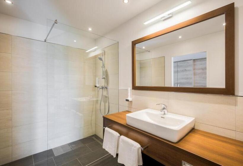 پانسیون Seehotel Das Jo