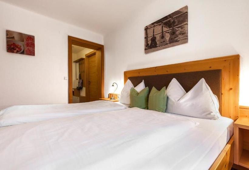 مبيت وإفطار Pension Antonia