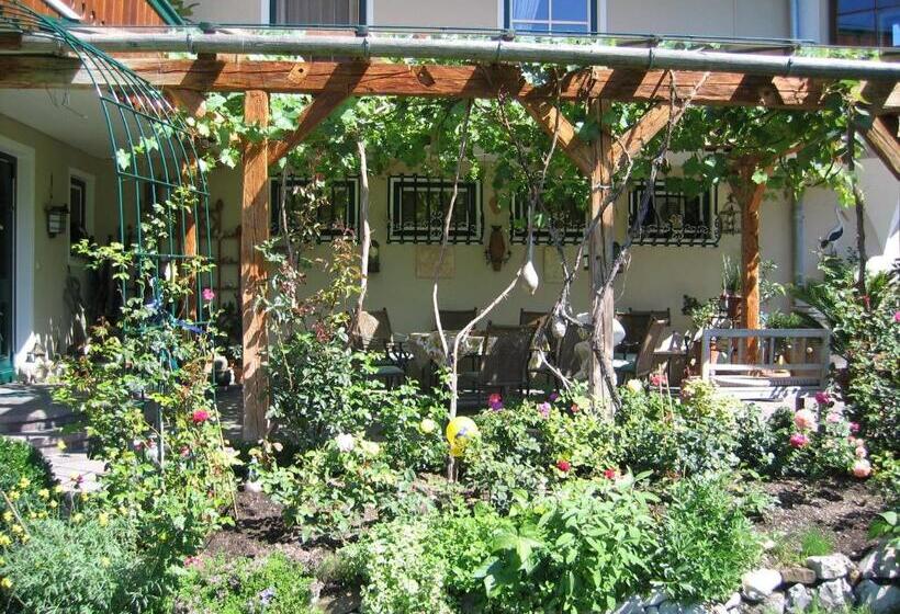 مبيت وإفطار Frühstückspension Huber