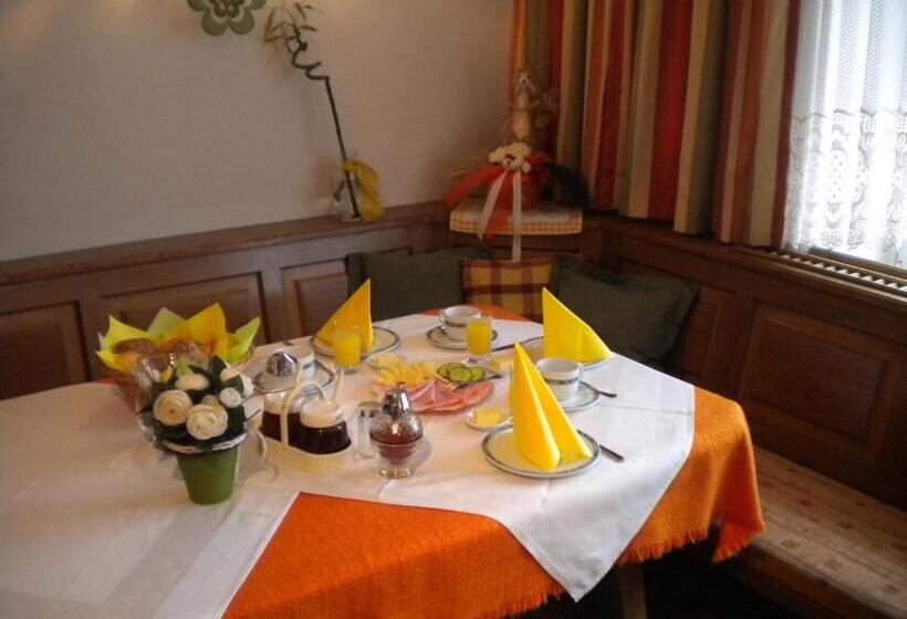 ベッドアンドブレックファースト Landhaus Hinteregger