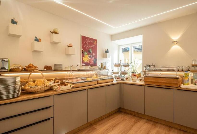 Bed and Breakfast Pension Falkensteiner
