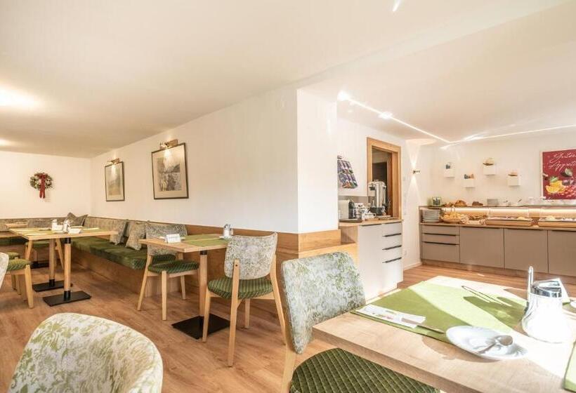 Bed and Breakfast Pension Falkensteiner
