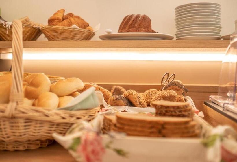 Bed and Breakfast Pension Falkensteiner