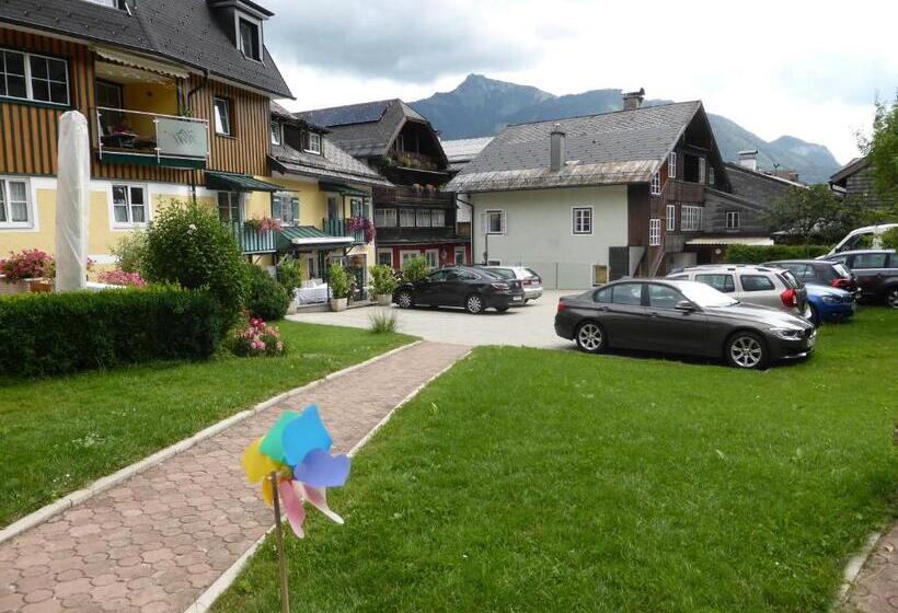 Bed and Breakfast Pension Falkensteiner