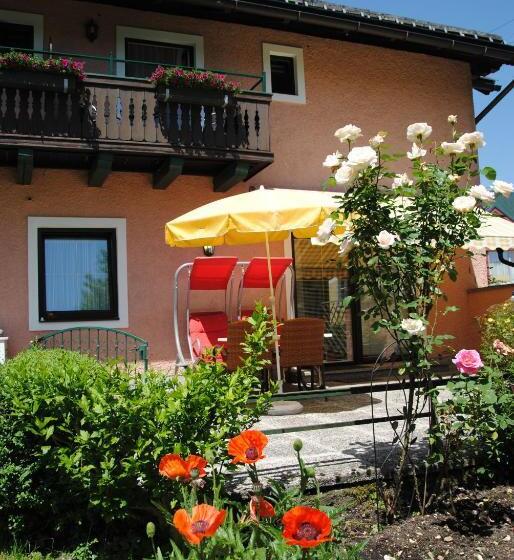Bed and Breakfast Pension Falkensteiner