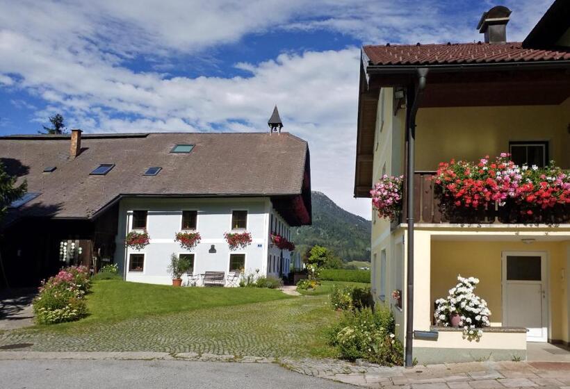 مبيت وإفطار Pension Hohenau
