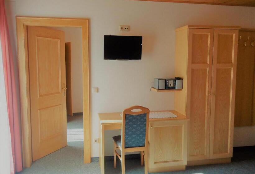 مبيت وإفطار Pension Wald