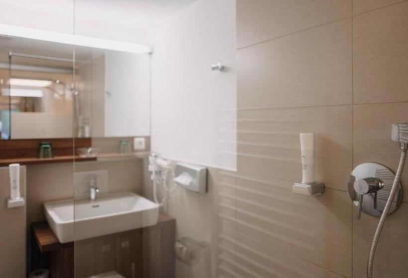 هتل Aichingerwirt