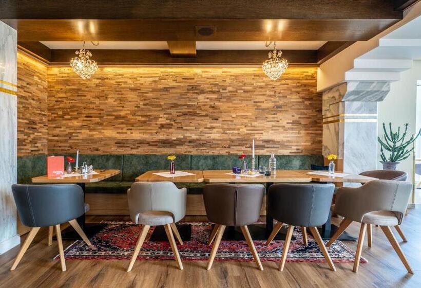 Отель Alexanderhof