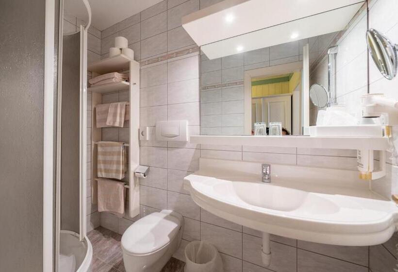 Отель Alexanderhof