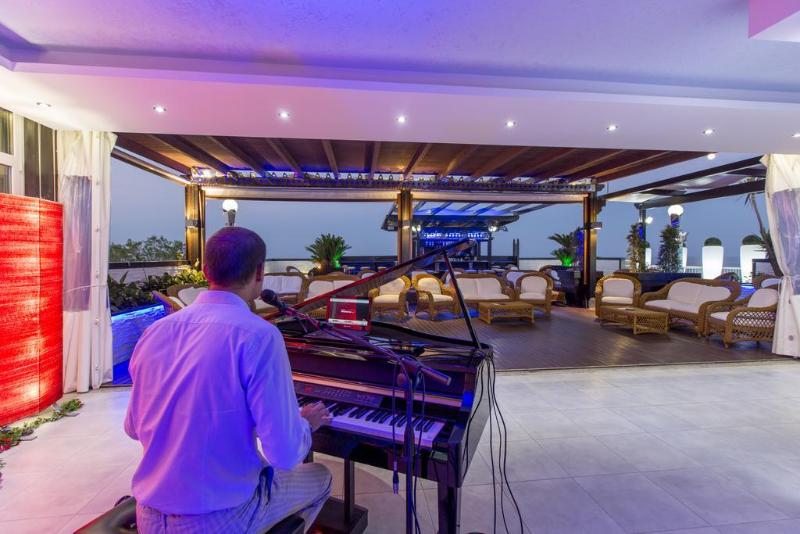 בית מלון כפרי Ambassador