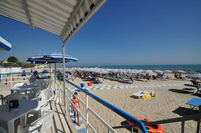 בית מלון כפרי Ambassador