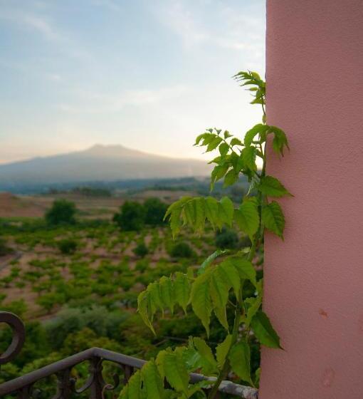 ホテル Antico Borgo Etneo Agriturismo