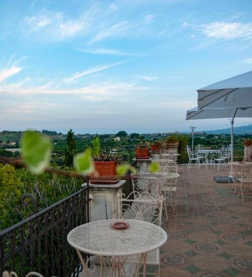 ホテル Antico Borgo Etneo Agriturismo