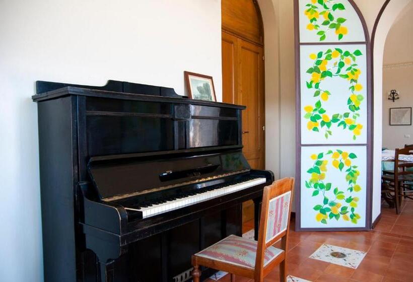 ホテル Antico Borgo Etneo Agriturismo